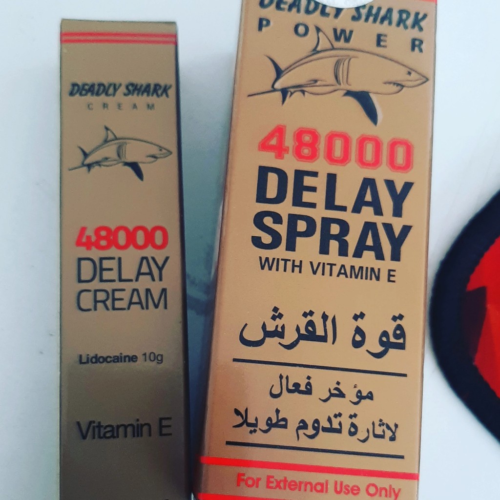 Deadly Shark 48000 geciktirici krem kutusu ve sprey kutusunun birlikte yer aldığı kampanya paketi görseli